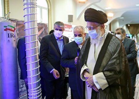 بازدید رهبر انقلاب از نمایشگاه دستاورد‌های صنعت هسته‌ای 
