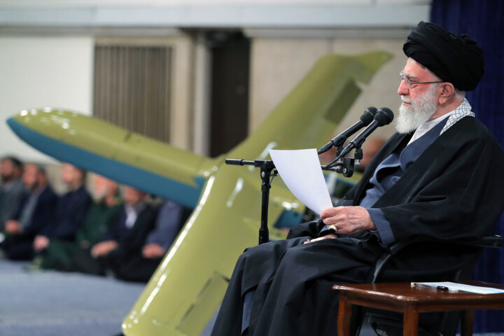 مقام معظم رهبری : خواص برای انتخابات پرشور نقش ایفا کنند