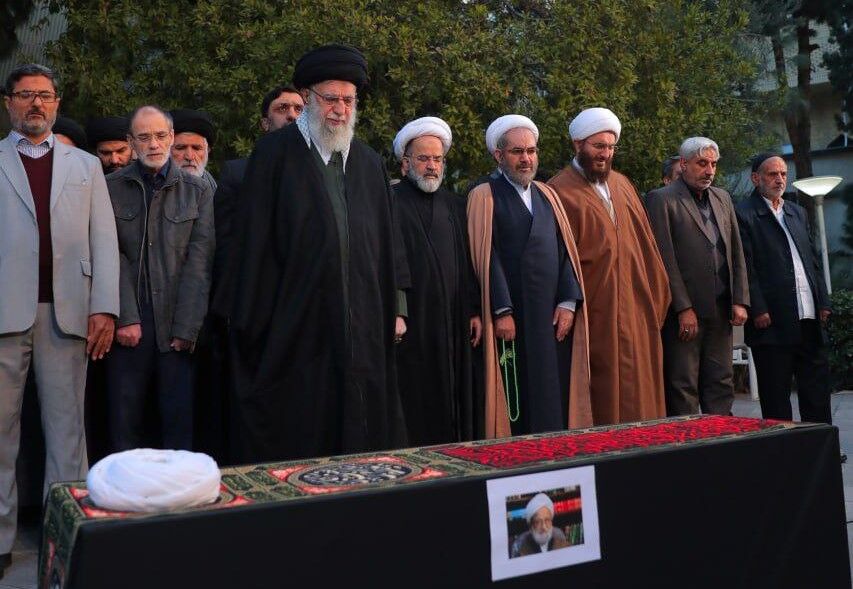 اقامه نماز بر پیکر مرحوم آیت الله امامی کاشانی